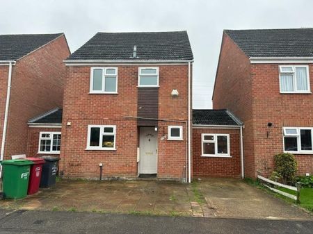 Rochfords Gardens, Slough, Berkshire,SL2 - Photo 5