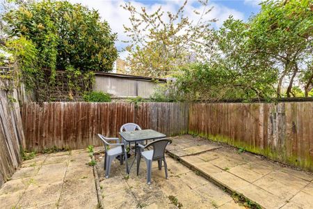 3 bedroom flat to rent - Photo 3