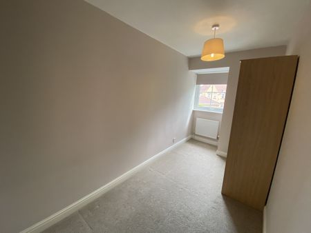 Southfield, Balderton, Newark, Notts, NG24 - Photo 2