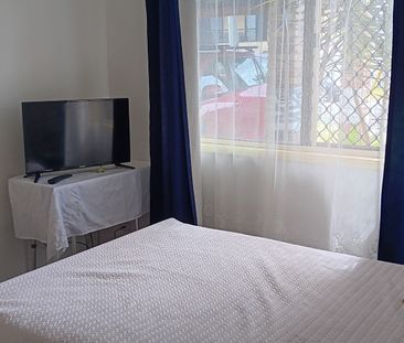 Broadbeach Waters - Photo 5