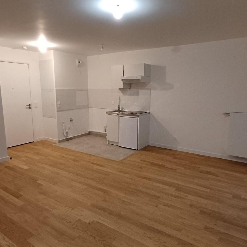 location Appartement T1 DE 35.4m² À COURBEVOIE - Photo 1