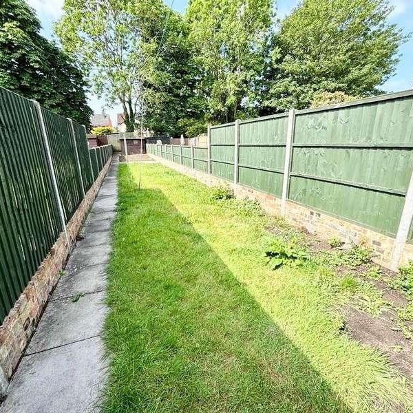 Hythe Park Road, Egham, TW20 - Photo 1