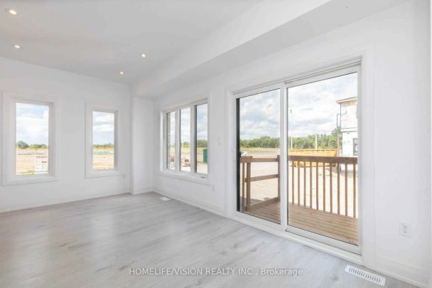 Condo Townhouse For Lease | S9230275 - Photo 1