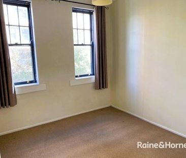 Tidy 1-bedroom unit with easy beach access - Photo 4