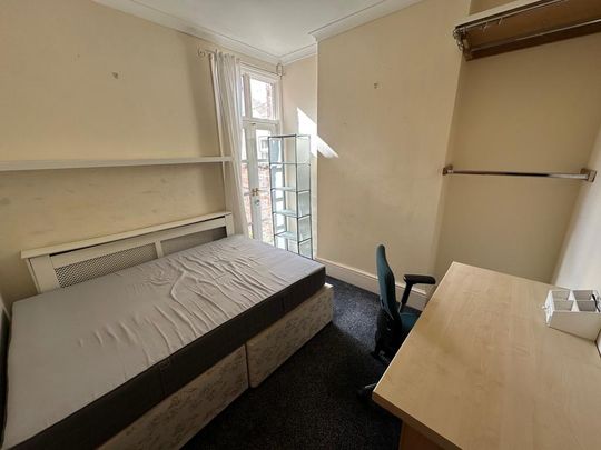 4 bedroom terraced house to rent - Photo 1