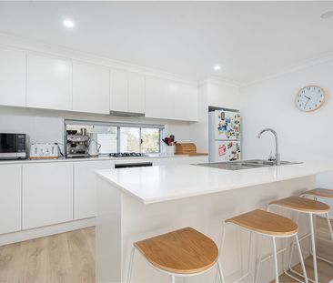 Stlylish Townhouse In Quiet Location - Photo 3