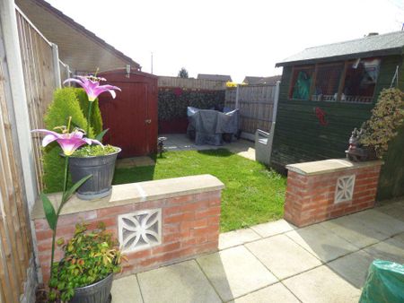 2 bedroom semi-detached house to rent - Photo 5
