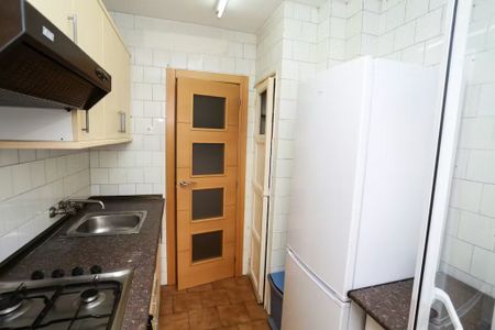 Carrer Sants Just i Pastor, Valencia, Valencian Community 46022 - Photo 4