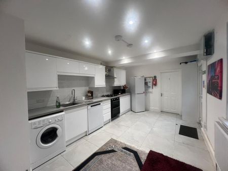 3 bedroom end of terrace house to rent - Photo 3