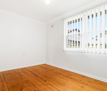 Freshly Repainted Family Home - Photo 5