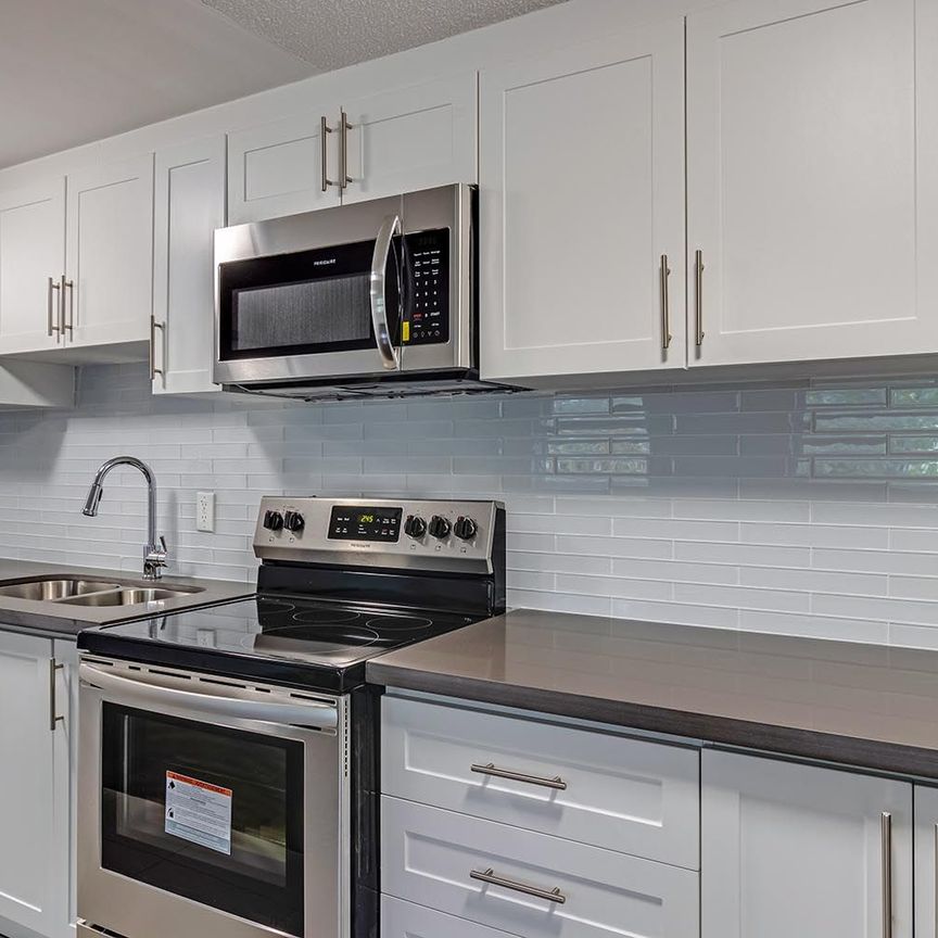 For Lease - 7555 Goreway Drive Unit# 254, Mississauga, Ontario - Photo 1