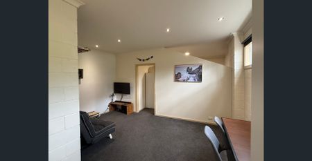 Charming Spilt-Level Family Home in Metung - Photo 3