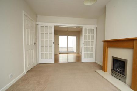 4 bedroom semi-detached house to rent - Photo 2