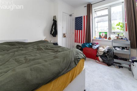 4 bedroom semi-detached house to rent - Photo 4