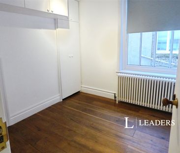 apartment to rent South Terrace, Littlehampton, West Sussex, BN17 - Photo 2