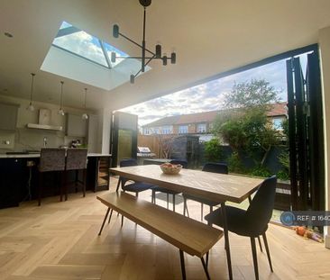 3 bedroom semi-detached house to rent - Photo 3