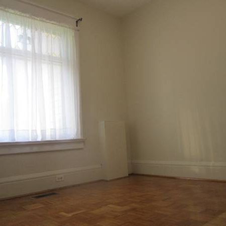 Bachelor Apartment in Downtown Toronto - Photo 1