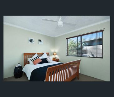 Short walk to the beach - perfect timing this Summer! - Photo 4