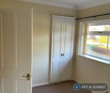 3 bedroom semi-detached house to rent - Photo 6