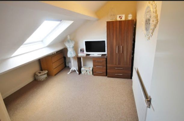 7 Bed - 69 Estcourt Avenue, Headingley, Leeds - LS6 3ET - Student - Photo 1