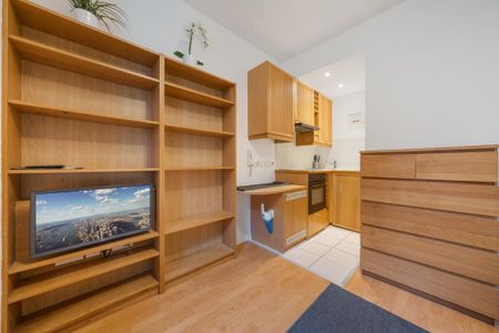 Flat 10 Fairholme Road, West Kensington W14 9JZ - Photo 4