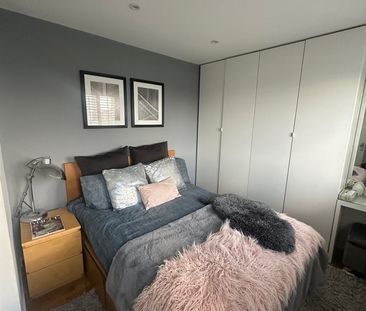 Room in a Shared House, Highwood Gardens, IG5 - Photo 3