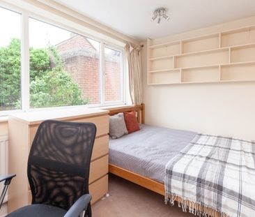 Lime Walk, Headington - Photo 2