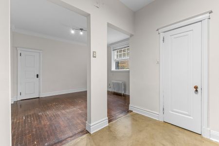 406 Av. des Pins O., Montréal (Le Plateau-Mont-Royal), QC H2W - Photo 3