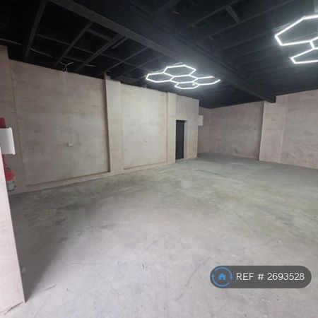 10 bedroom bungalow to rent - Photo 3