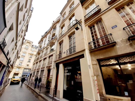 LOCATION MEUBLEE RUE QUINCAMPOIX GRAND STUDIO 30m² - Photo 1