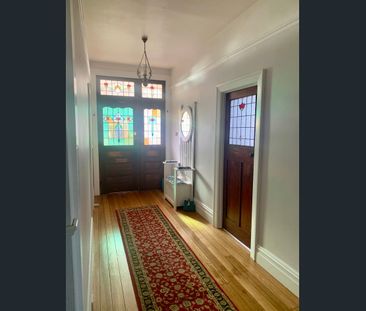 Fully furnished character home in prime location - Photo 3