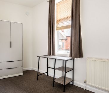 Fantastic 4 Bedroom Student Flat - Photo 2