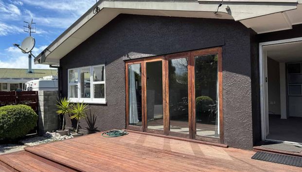 Sunny 3-Bedroom Home in Quiet Cul-de-Sac - Photo 1