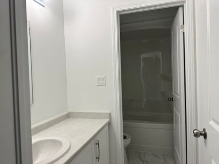 For Lease - 222 Pilkington Street, Thorold, Ontario - Photo 4