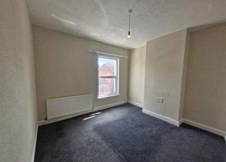 3 bedroom house - end terrace to rent - Photo 3