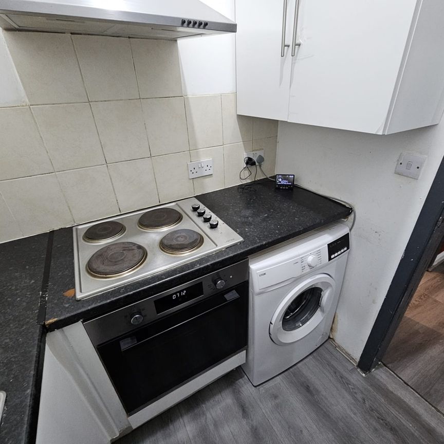 3 Bed Flat, Withington Road, M16 - Photo 1