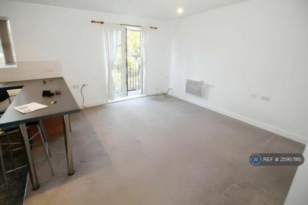 2 bedroom flat to rent - Photo 2