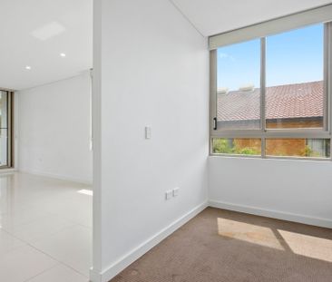 Luxury Two Bedroom Plus Study Riverside Apartment in Buzzing Parramatta - Photo 5