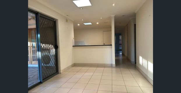 Spacious 3 Bedroom Family Home - Photo 1