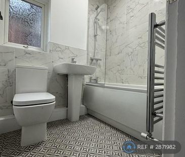 3 bedroom terraced house to rent - Photo 3
