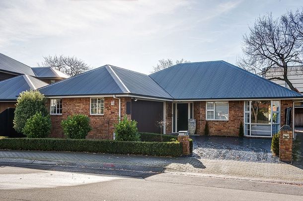 Private, Quiet, Secure. Walk to Hagley Park / CBD - Photo 1