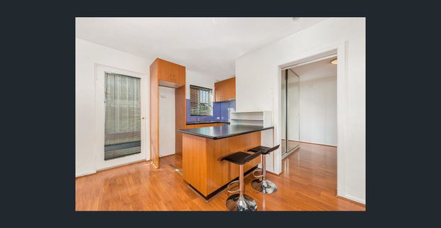 CENTRAL LOCATION CLOSE TO STATION AND SHOPS - Photo 1