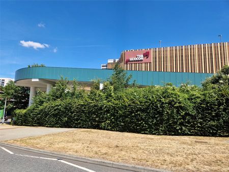 Queens Pine, Bracknell, Berkshire, RG12 - Photo 2