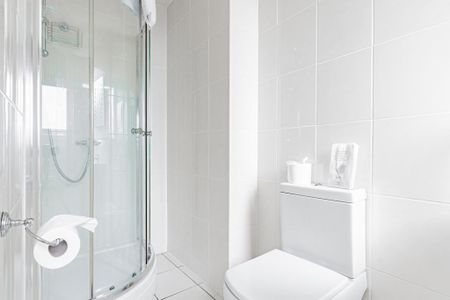 1 bedroom in a house share to rent - Photo 4