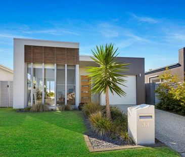 SLEEK AND MODERN IN COOLUM - Photo 1