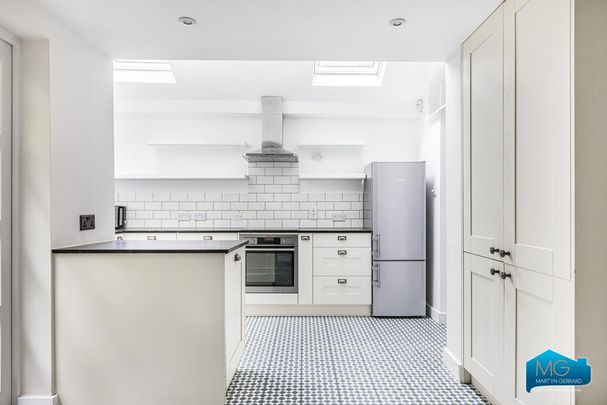 4 bedroom end of terrace house to rent - Photo 1