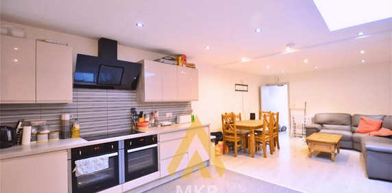 4 bedroom terraced house to rent - Photo 2