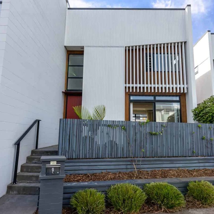 Easy care living - Photo 1