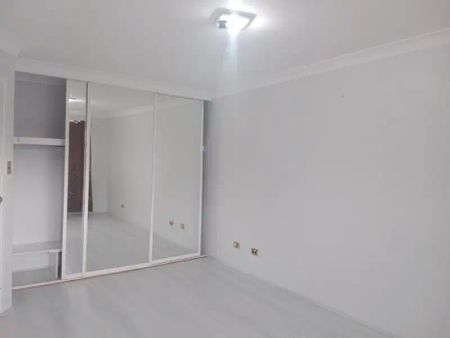 “Family-Friendly Townhouse in a Central Location!!” - Photo 5