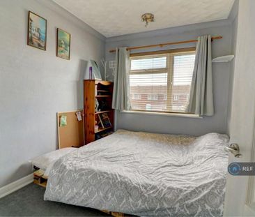 2 bedroom maisonette to rent - Photo 3